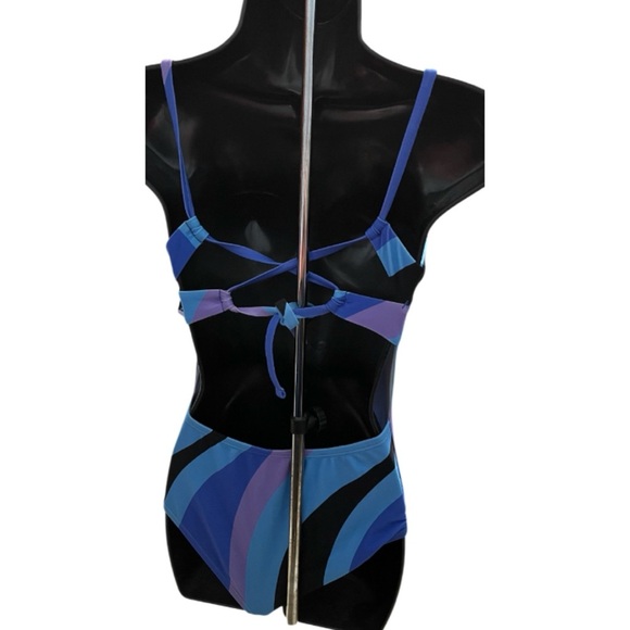 Speedo One Piece Swimsuit - Picture 2 of 5